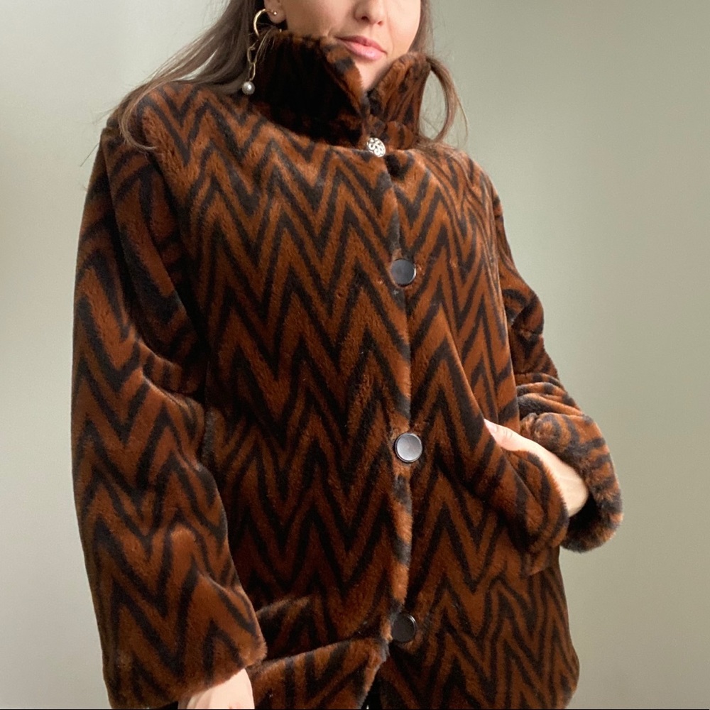 VINTAGE Oversized ZIGZAG Coat - Picture 5 of 16